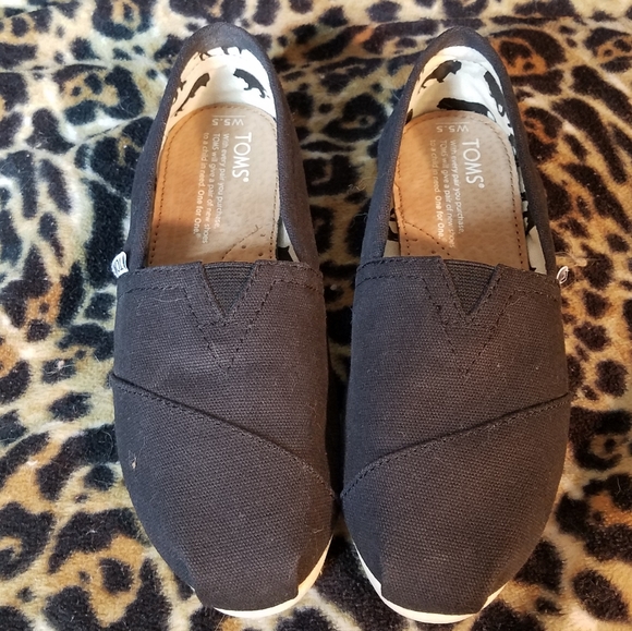 Toms Shoes - TOM'S Canvas Shoes Size 5.5